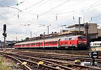 Am Gleis 13 in Trier Hbf wartet der RE 12086 nach Köln auf den Abfahrauftrag. 24.8.2008