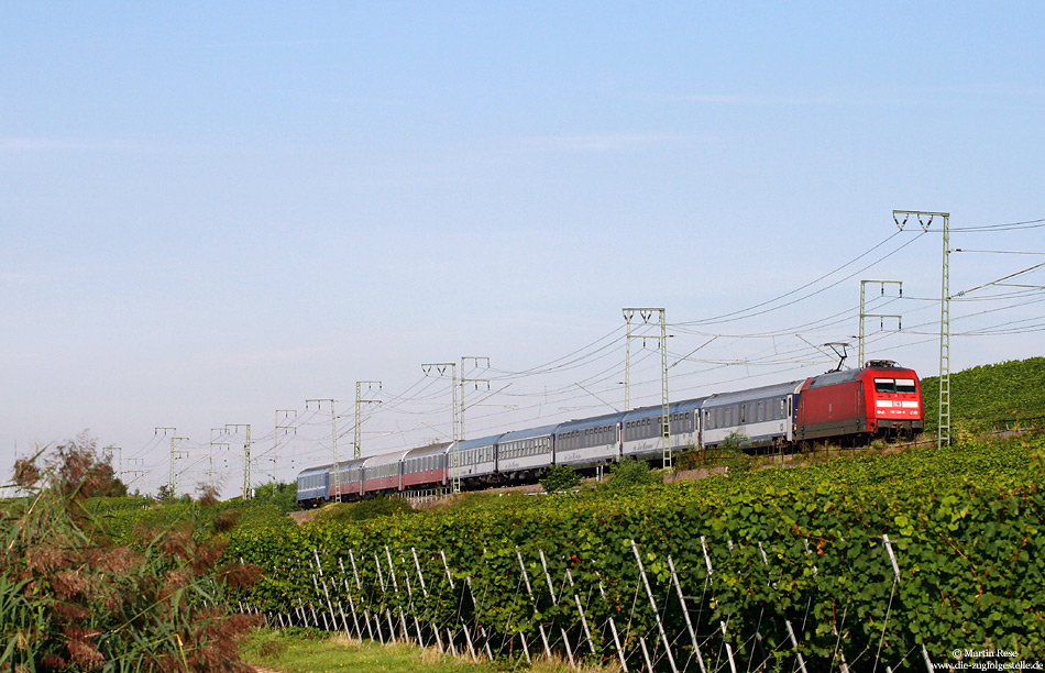 101 124 mit EN248 Jan Kipura bei Hochheim auf dem Weg nach Frankfurt Main Hbf