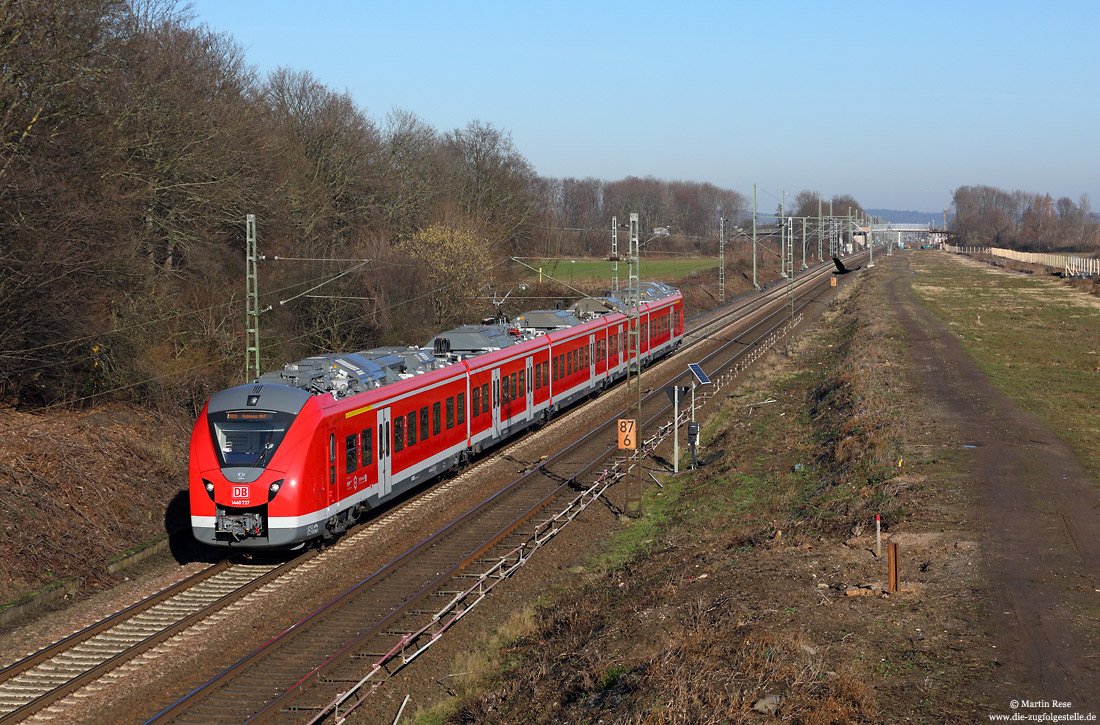 Grinsekatze 1440 727 als RE nach Koblenz an der S-Bahnbaustelle bei Menden am Rhein