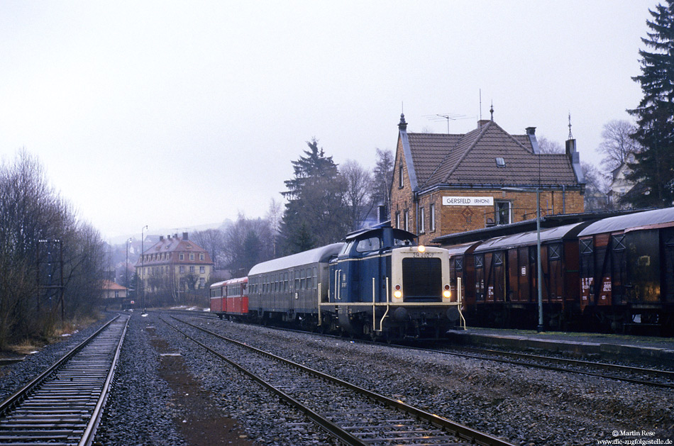 211 202 vom Bw Fulda mit dem N5816 im Bahnhof Gersfeld