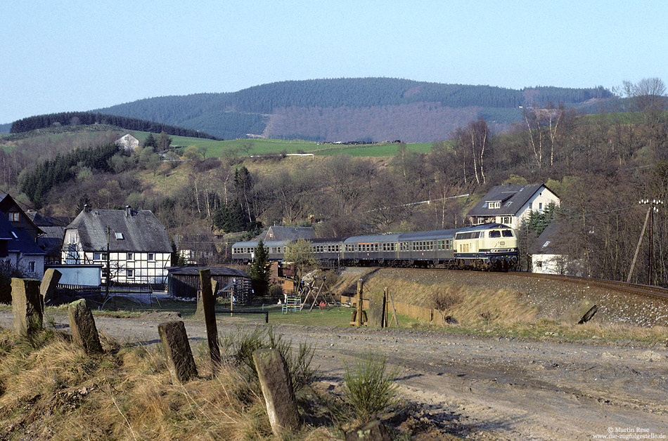 218 141 mit E3693 Essen - Winterberg bei Wulmeringhausen