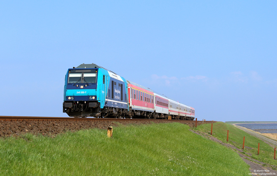 245 202 mit Ersatzzug auf dem Hindenburgdamm