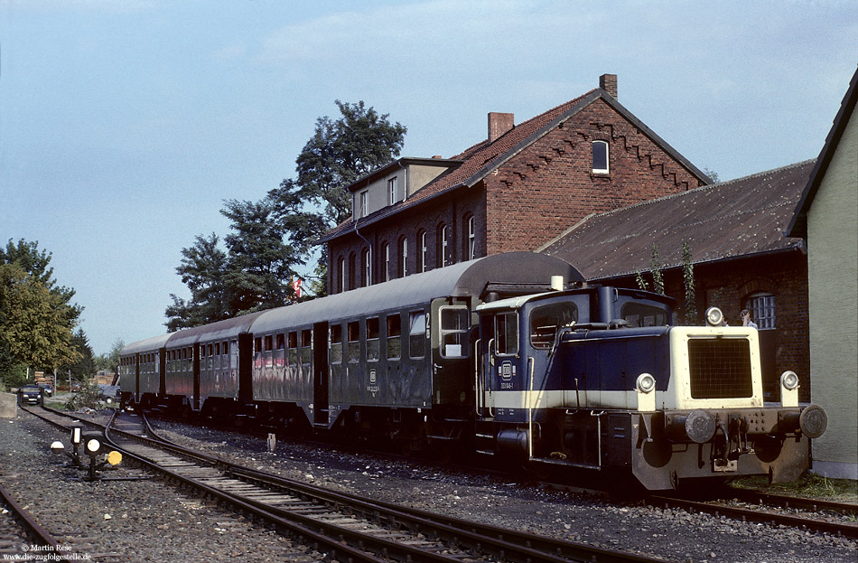 332 046 mit Sonderzug der IG Pader-Alme-Bahn im Bahnhof Delbrück/Westfalen