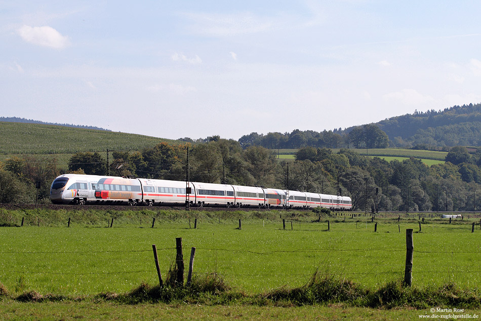 415 022 im Haunetal bei Herrmannspiegel mit Werbung 175 Jahre Eisenbahn in Deutschland