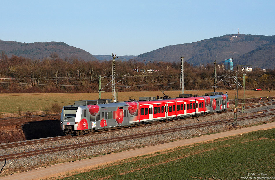 425 260 mit Werbung für die Frauenfußball WM, fotografiert bei Heidelberg Wieblingen