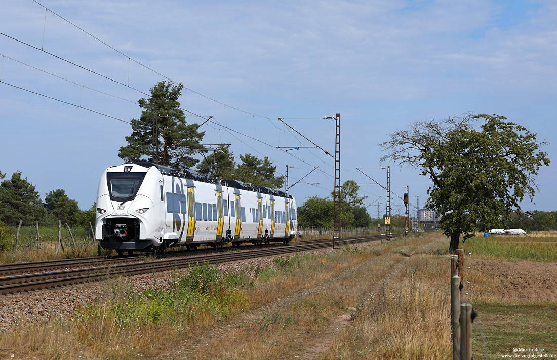 Ab Juli 2020 werden die neuen Triebwagen vom Typ „MIREO“ (Baureihe 463) des Herstellers Siemens beim Bh Ludwigshafen in Betrieb genommen. Insgesamt 57 dieser Züge übernehmen im Dezember 2020 einen Großteil des Verkehrs bei der S-Bahn Rhein-Neckar. Zwischen Wiesenthal und dem Abzweig Molzau befindet sich der 463 037 am 21.8.2020 auf Probefahrt.