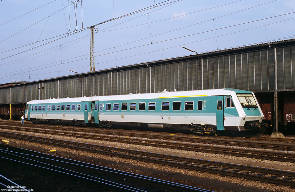 611 001 auf einer Probefahrt in Trier Hbf.
Auffällig sind die grünen Einstiegstüren 