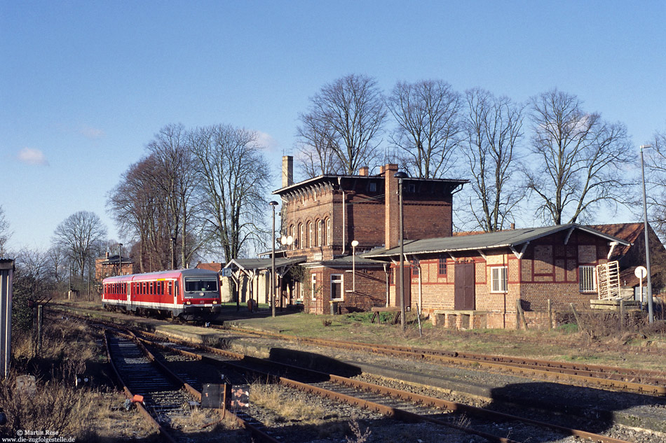 628 639 im Bahnhof Zarrentin, bereit zur Fahrt als RB33433 nach Hagenow Land