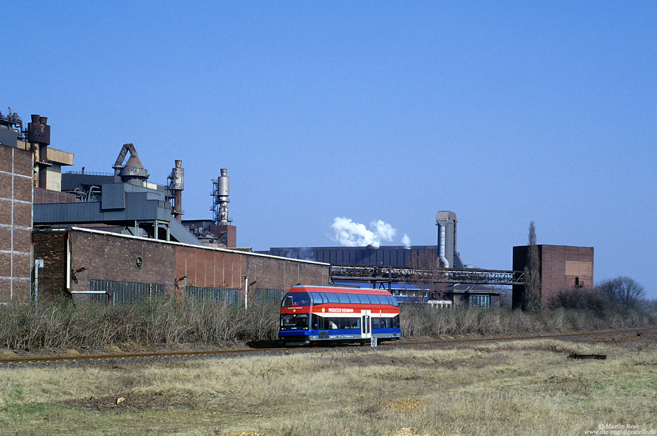 Als PEG81056 erreicht der Doppelstockschienenbus VT670.3 in Kürze Duisburg Ruhrort