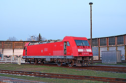 ausgeschlachtete 101 129 abgestellt im Bw Halle Gbf