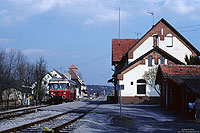 Auf der Kochertalbahn Bad Friedrichshall Jagstfeld - Ohrnberg legt der T24 in Neuenstadt einen Zwischenhalt ein