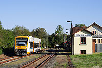 VT3.02 der Freiberger Eisenbahn am frühe Abend im durchgeschalteten Bahnhof Berthelsdorf