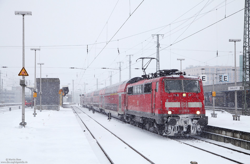 111 118 vom Bw Dortmund mit RE10422 in Dortmund Hbf