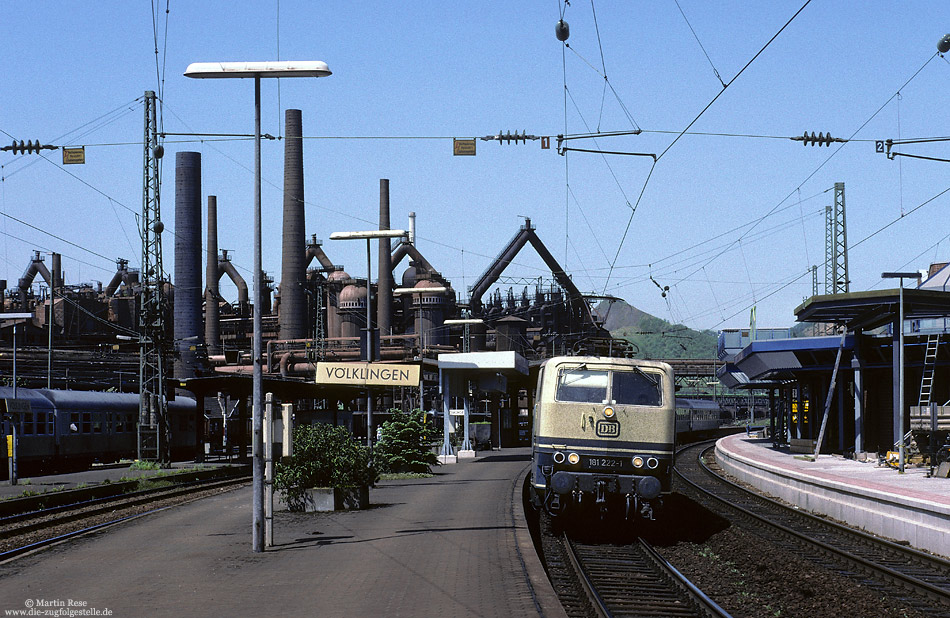 181 222 in Völklingen mit Weltkulturerbe Völklinger Hütte