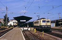 184 003 mit Militärschnellzug D38669 im Bahnhof Trier Hbf