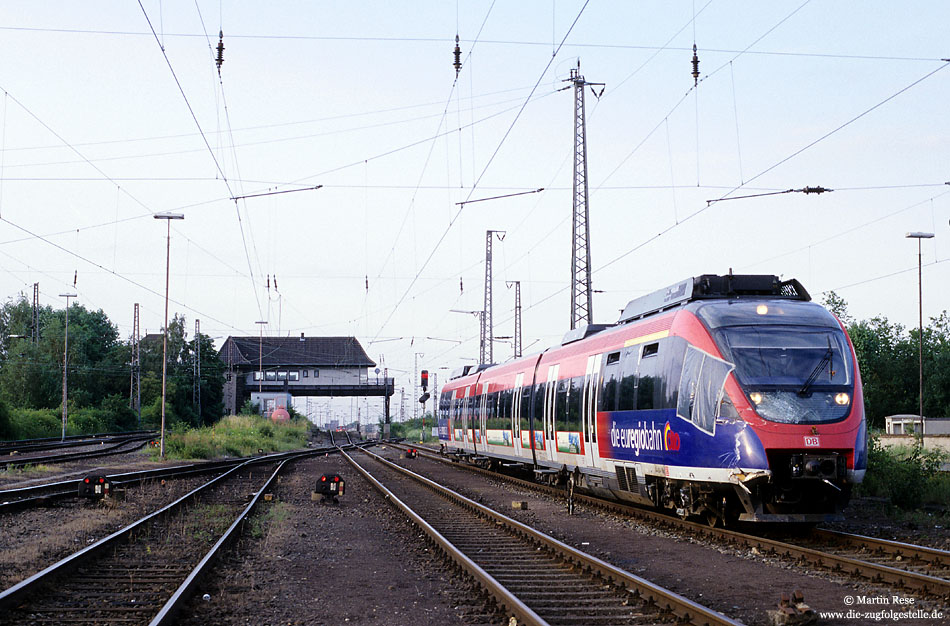 Bei einem Zusammenstoß mit einem umgestürzten Baum wurde der 644 024 stark beschädigt. Am 12.7.2002 wurde dieser Zug als Rbz 69356 mit 30km/h in das Aw Kassel überführt. Hamm Rbf, 12.7.2002