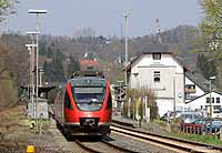 Als RB 11847 nach Köln Hansaring verlässt der 644 007 den Bahnhof Rösrath. 6.4.2009