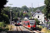 Am 15.7.2007 verlässt der 644 518 den Bahnhof Rösrath aus Gleis 1 in Richtung Köln. Da seinerzeit zwischen Rösrath und Hoffnungstal Bauarbeiten durchgeführt wurden, endeten alle Züge in Rösrath und verließen den Bahnhof abwechselnd von Gleis 1 oder 2 um das Umsetzen zu ersparen.