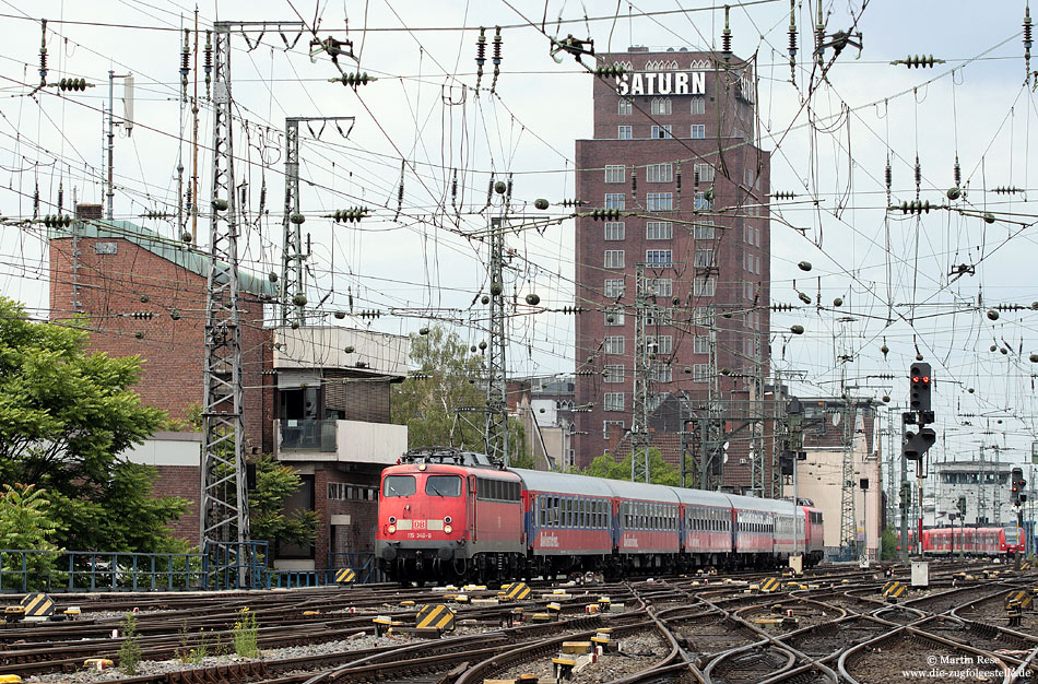 Aus Bonn kommend erreicht der mit der 115 346 bespannten IC2863 den Kölner Hauptbahnhof. 21.6.2010