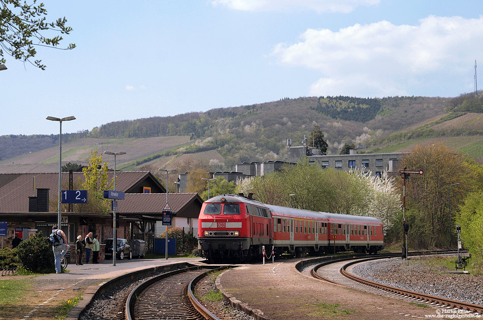 218 137 im Bahnhof Ahrweiler mit der RB12721