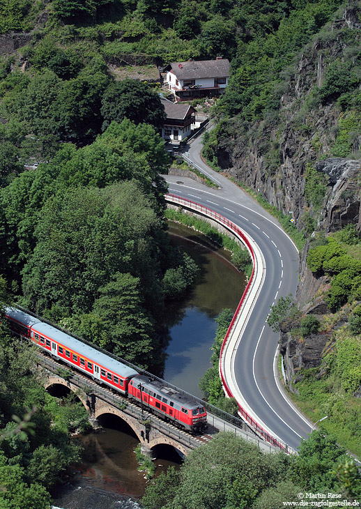 218 137 auf Ahrbrücke bei Walporzheim