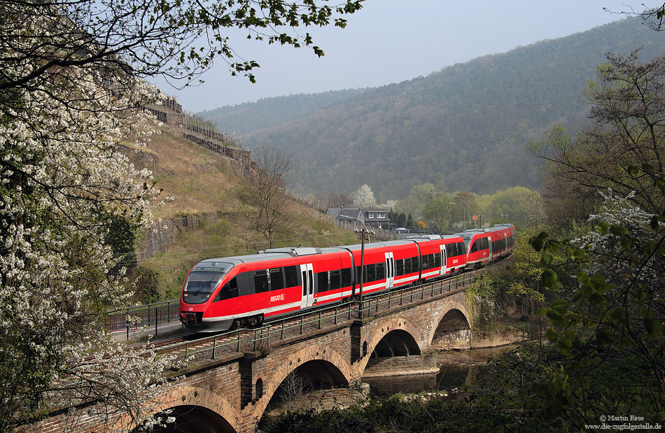 643 012 auf Ahrbrücke bei Walporzheim