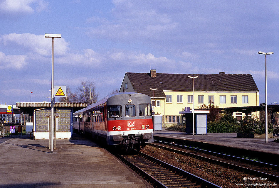 624 im Sauerland, als RE12092 Winterberg - Dortmund fährt der 624 638 in Fröndenberg ein