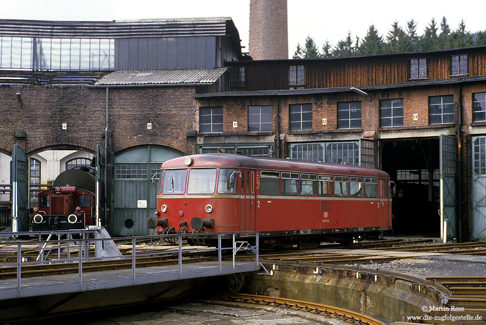 798 774 auf der Drehscheibe im Bw Bestwig