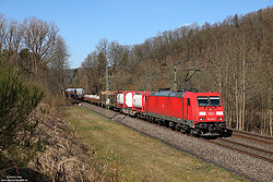 185 338 mit Umleitergüterzug bei Etzbach auf der Siegstrecke