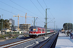 Wendezug als S12 an den neuen Bahnsteigen im Bahnhof Siegburg während der Bauarbeiten