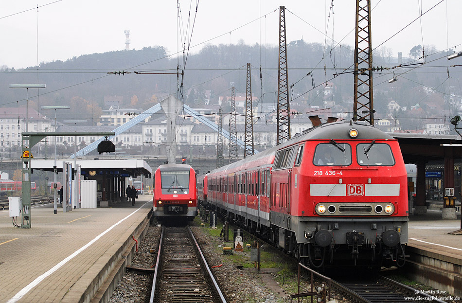 Nördlicher Ausgangspunkt der Südbahn ist der Bahnhof Ulm Hbf. Hier steht der, mit der 218 436 bespannten, IRE 4207 abfahrbereit nach Lindau Hbf. 14.11.2008