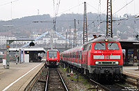 Nördlicher Ausgangspunkt der Südbahn ist der Bahnhof Ulm Hbf. Hier steht der, mit der 218 436 bespannten, IRE 4207 abfahrbereit nach Lindau Hbf. 14.11.2008