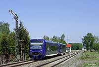 VT65 der BOB auf der Südbahn am Einfahrsignal Formsignal des Bahnhofs Niederbiegen