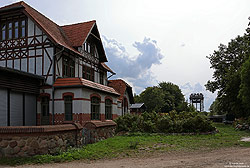 Empfangsgebäude des ehemaligen Bahnhofs Karnin auf der Insel Usedom