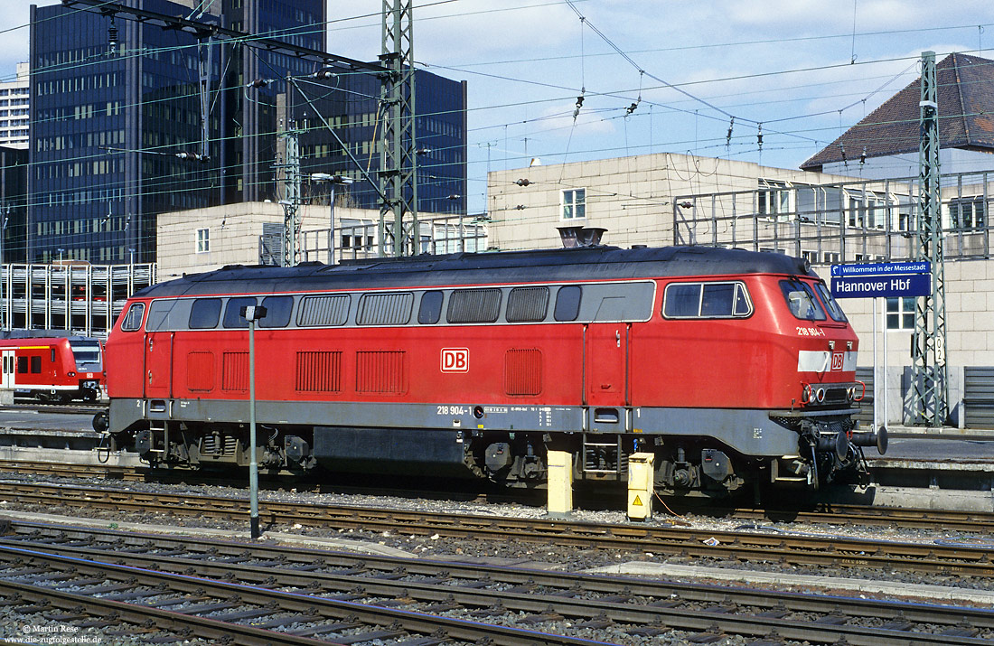 218 904 ex 210 004 in verkehrsrot in Hannover Hbf