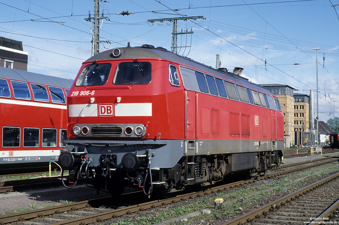 218 906 ex 210 006 in verkehrsrot in Bremen Hbf