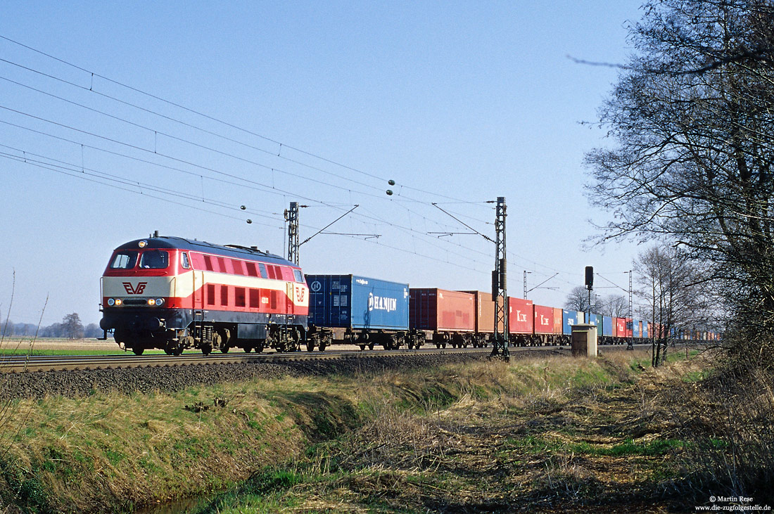 ehemalige Gasturbinenlok 219 001 im Einsatz bei der EVB als 420 01 bei Ottersberg mit einem Containerzug