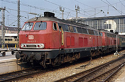 210 002 in rot in München Hbf