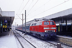 218 903 ex 210 003 in verkehrsrot in Hannover Hbf