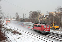 Am 2.12.2010 hatte die 115 261 den IC2862 von Hamm nach Bonn zu befördern. Nahezu pünktlich wirbelt der Zug in Leverkusen Schlebusch den Schnee auf. 2.12.2010