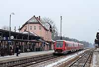 Seit November 2009 ist die Elektrifizierung der „Württembergischen Südbahn“ beschlossene Sache. Bei der derzeitigen Haushaltslage bleibt allerdings abzuwarten, wann hier der erste Zug elektrisch fahren wird ... Als IRE 4206 erreicht der 612 012 Meckenbeuren. 27.1.2010