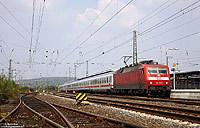 Während der Bauarbeiten auf dem Ost-Westkorridor im Sommer 2011 fuhren die IC der Linie 55 (Köln - Leipzig) von Köln aus nur bis Herford. Nach kurzer Wendezeit war die 120 150 mit dem IC2350 schon wieder abfahrbereit in die Domstadt. Herford, 4.8.2011