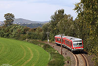 Nahe Mayen Ost fährt der 629 303 als RB12440 aus Andernach kommend nach Kaisersesch, 26.9.2011. Hier auf der steigungsreichen "Eifel-Pellenz-Bahn" fährt DB-Regio mit den zweimotorigen Triebwagen der Baureihe 628/629 im Stundentakt. 
