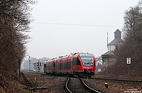 Die RegionalBahnen auf der KBS676 werden mit Triebwagen der Baureihe 643 gefahren. Auf dem Weg von Neustadt nach Karlsruhe verlässt die RB28075 den Bahnhof Wissen. Im Vordergrund verläuft die Strecke nach Wissembourg.