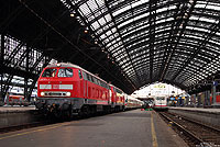 Am 13.12.2012 verendete der aus dem 406 007 gebildete ICE11 (Brüssel – Frankfurt/Main Hbf) in Köln Hbf. Zur Hilfe eilten die Kölner Abschlepploks 218 824 und 813, die den Zug nach Köln Bbf in die Werkstatt schleppten. 13.12.2012