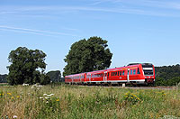 Auf der Ruhrtalbahn dominieren die Triebwagen der Baureihen 612, 628 und 648. Unterwegs als RE3907 von Hagen nach Kassel Wilhelmshöhe habe ich am 24.7.2012 den 612 044 und 050 zwischen Fröndenberg und Wickede (Ruhr) fotografiert.