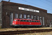 Anfang August bekam die 115 448 im Werk Dessau noch einmal eine Hauptuntersuchung und kann so weitere acht Jahre eingesetzt werden. Am 23.8.2013 rückt die 46-jährige Dame in Dortmund Bbf zum Einsatz aus – mit dem Pbz2471 am Haken ging es nach Frankfurt/Main.