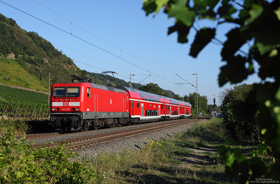 Ebenfalls bei Hammerstein fuhr mir die 143 919 mit der RB12526 nach Köln Hbf vor die Linse. Ein Lokschaden bei einer ihrer Schwesterloks bescherte mir auf meiner Heimreise dann eine Verspätung von 40 Minuten!