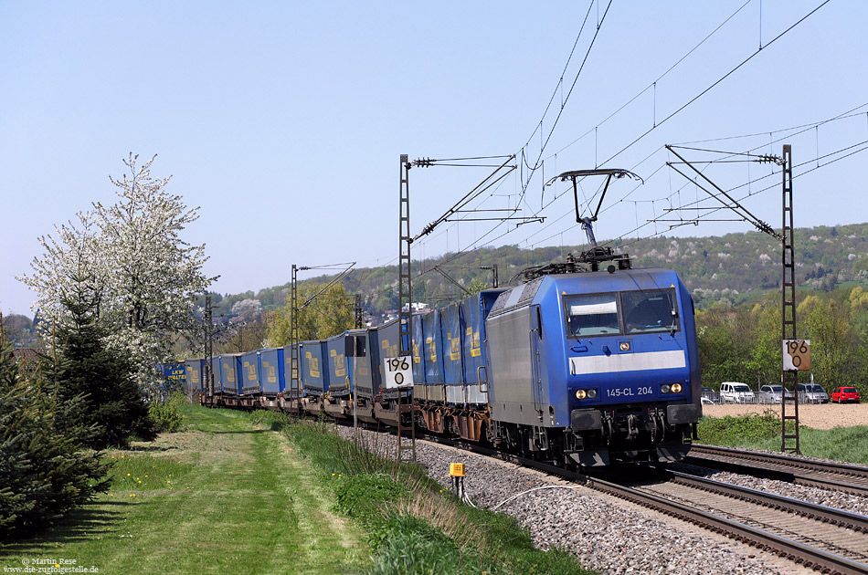 Die 145 CL-204 von „Alpha Trains“ wird derzeit bei der CrossRail AG eingesetzt. Am Nachmittag des 25.4.2013 begegnete mir die 145 CL-204 mit dem DGS43711 (Genk – Novara) nahe Kollmarsreute.