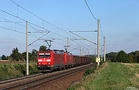 An gleicher Stelle kam der mit der 185 197 und 145 022 bespannte Eaos-Wagen-Ganzzug daher. Dieser Zug war übrigens der einzige Güterzug, der hier in sechs Stunden in Richtung Westen fuhr!
